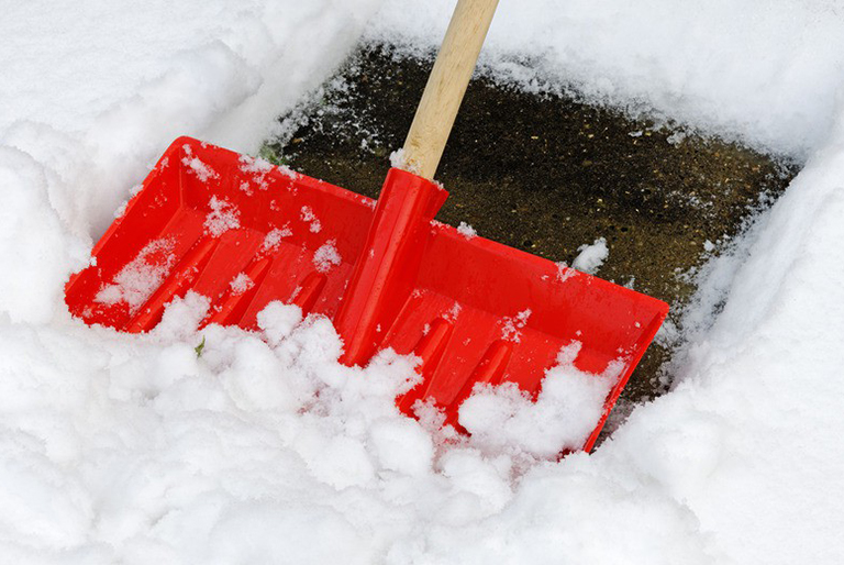 photodune-3876560-snow-shovel-s-948×520